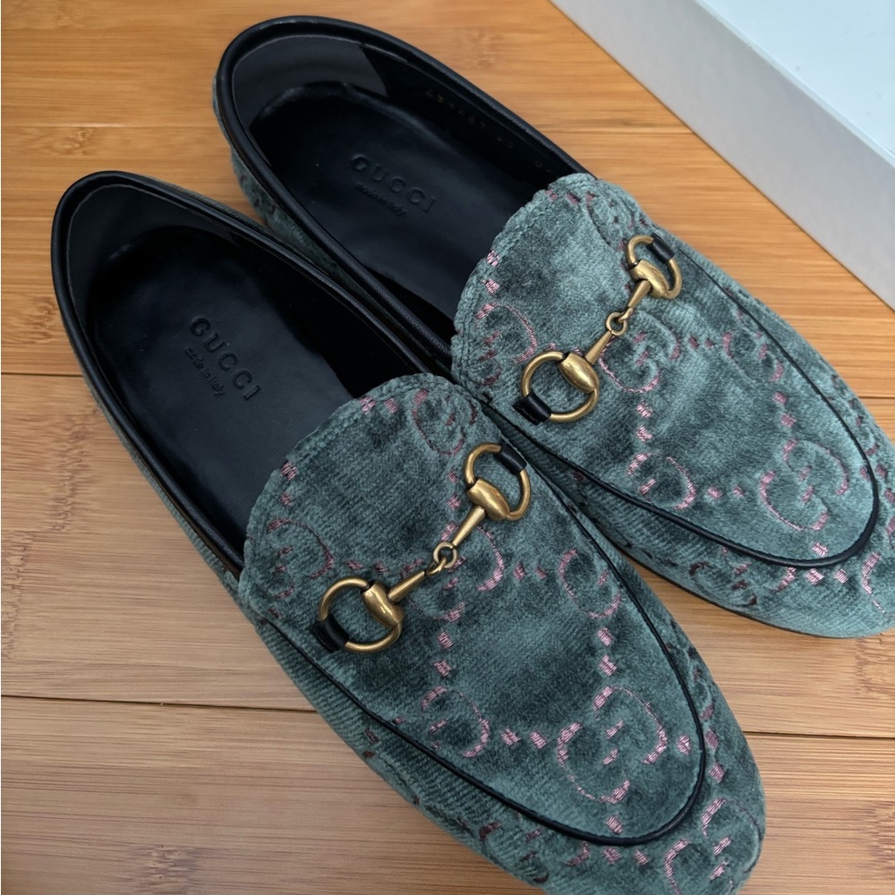 Gucci Women's Velvet Jordaan Green Loafers with Gold Detail. Size IT 35